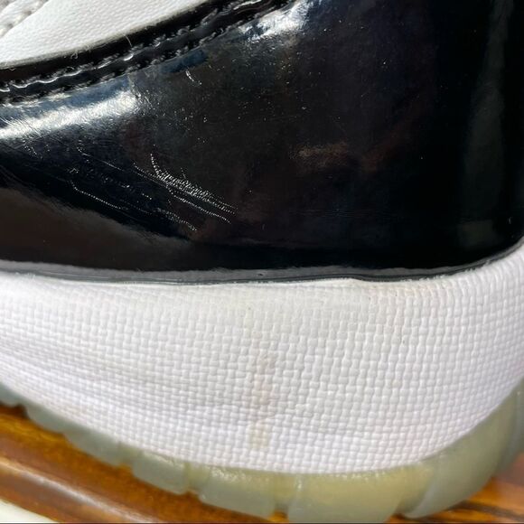 Nike AIR JORDAN 11 RETRO 'CONCORD' 2016 Size 7 Black and White - Picture 13 of 13